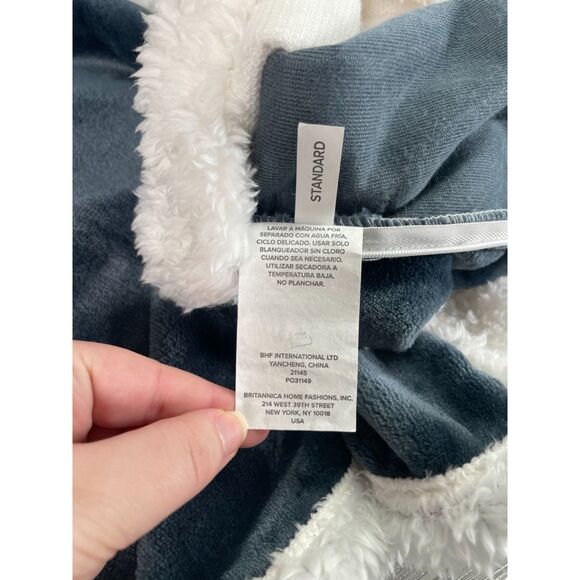 UGG Navy Blue Pillowcase Sham Faux Fur Soft & Fluffy Standard Size 20 x 28" - Picture 8 of 10